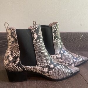 Matiko Jillian Point Toe Bootie Snake Skin Size‎ 39 Brand New